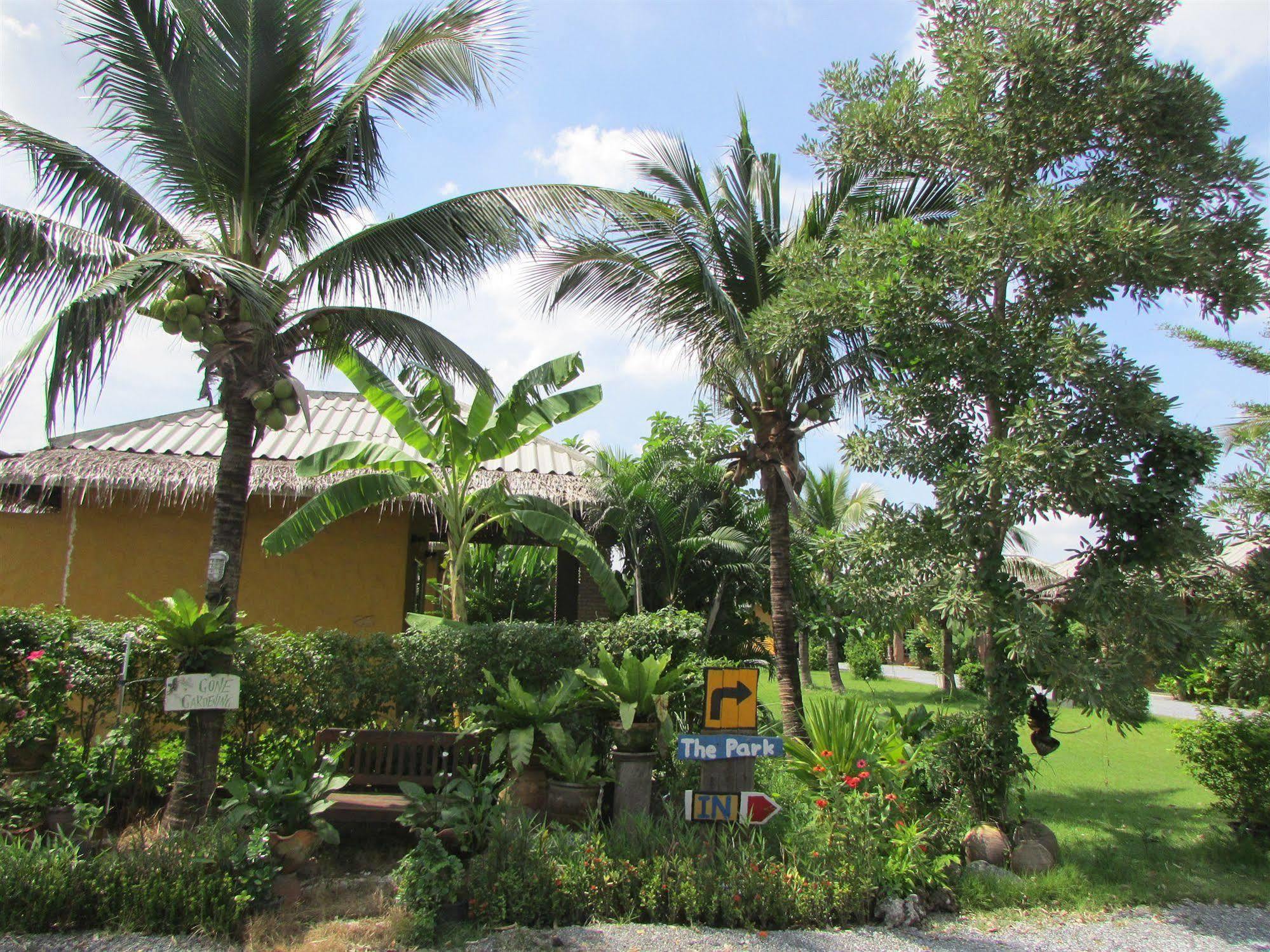 The Park Drive-Thru Check-In Resort Bangkok Exterior foto